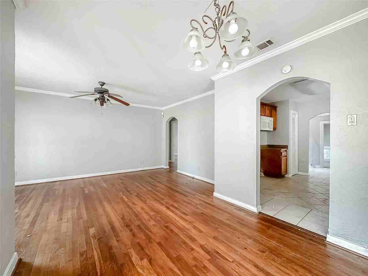6340 Parkdale Dr - Photo 6 of 19