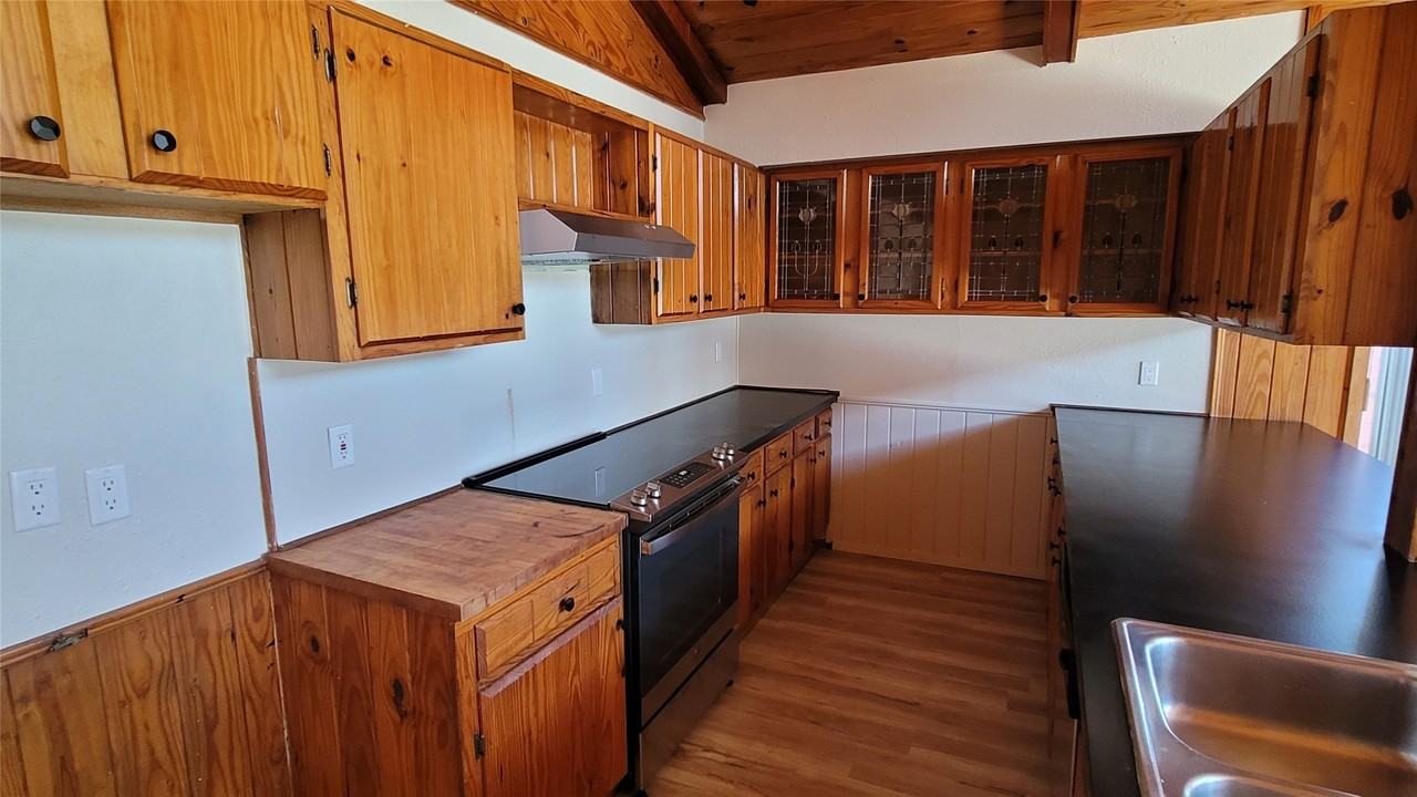 1334 Paris Dr - Photo 3 of 26