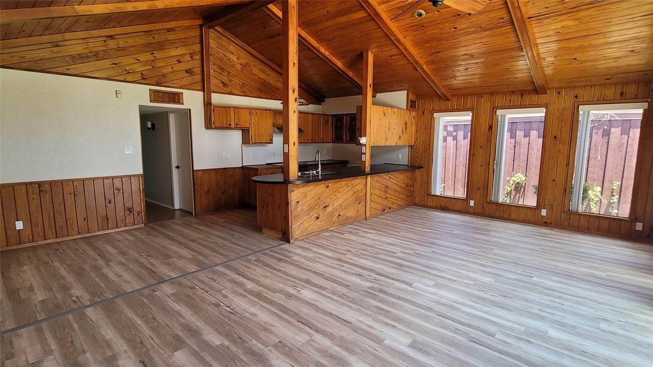 1334 Paris Dr - Photo 6 of 26