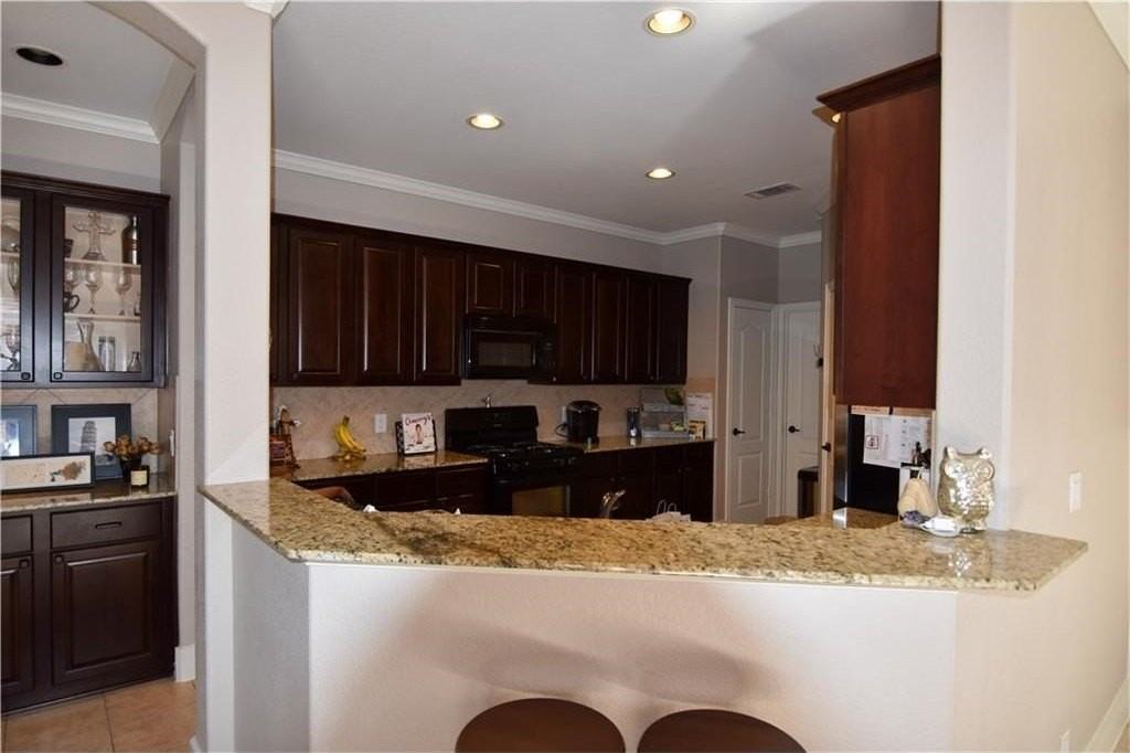 1708 Estacado Dr - Photo 4 of 22
