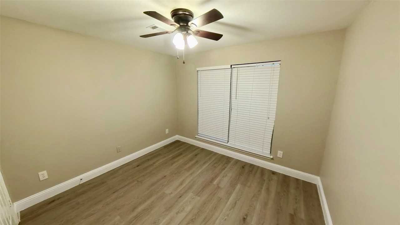 4304 Lone Rock Ct - Photo 2 of 23