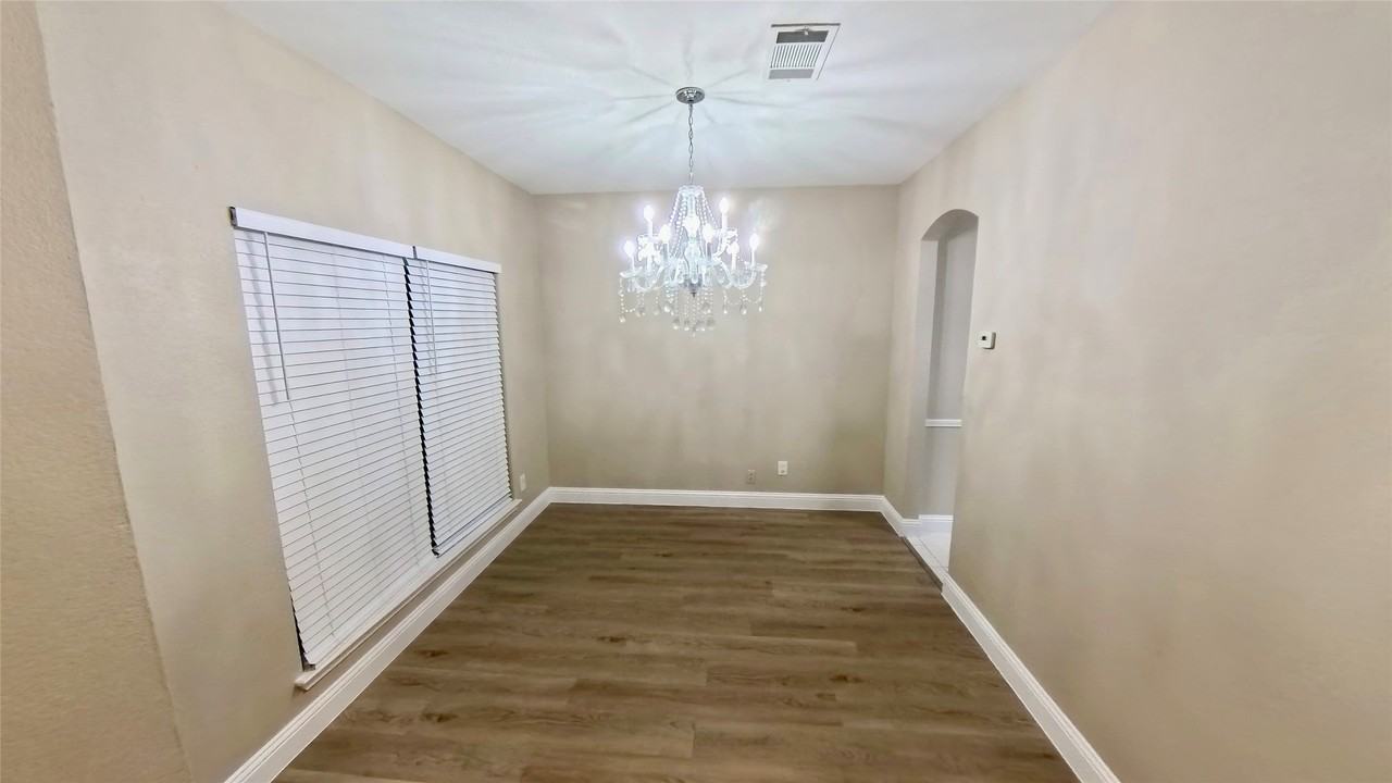 4304 Lone Rock Ct - Photo 3 of 23
