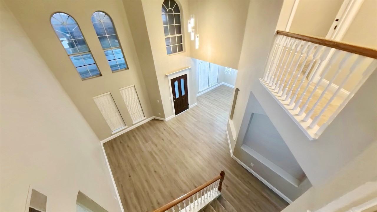 4304 Lone Rock Ct - Photo 4 of 23