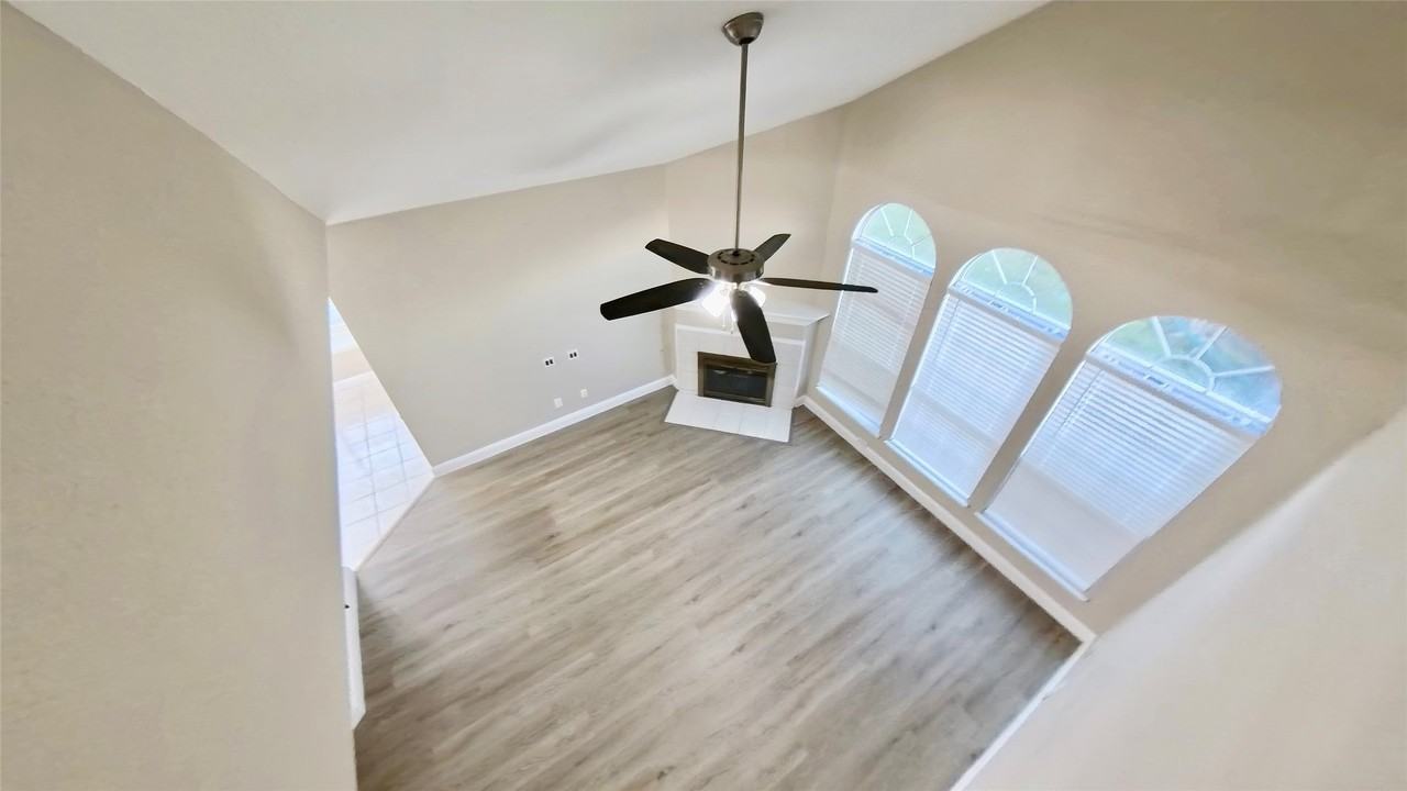 4304 Lone Rock Ct - Photo 6 of 23