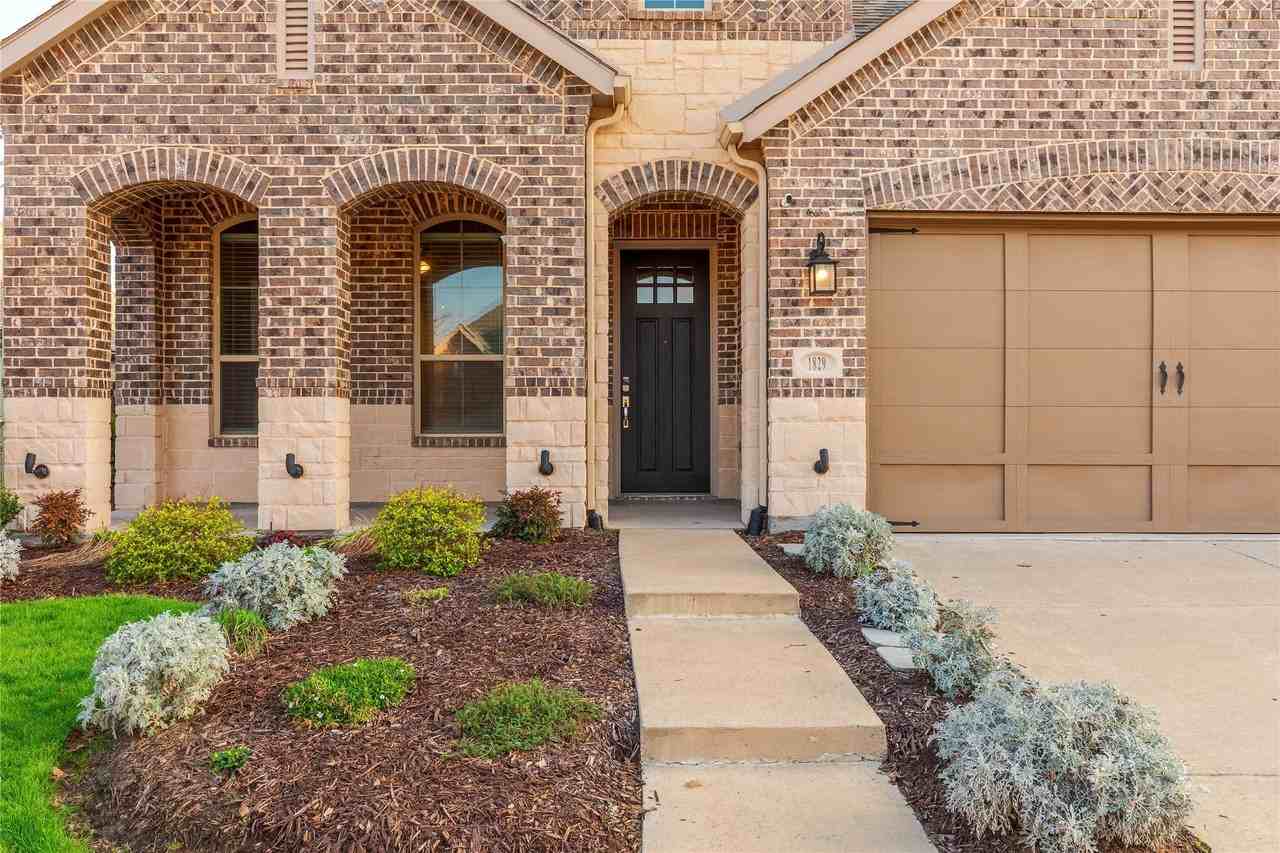 1829 Leo Dr - Photo 3 of 39