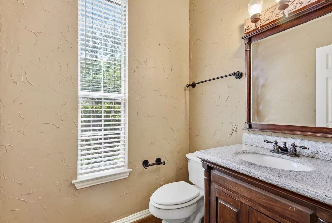 630 Waterview Dr - Photo 4 of 20