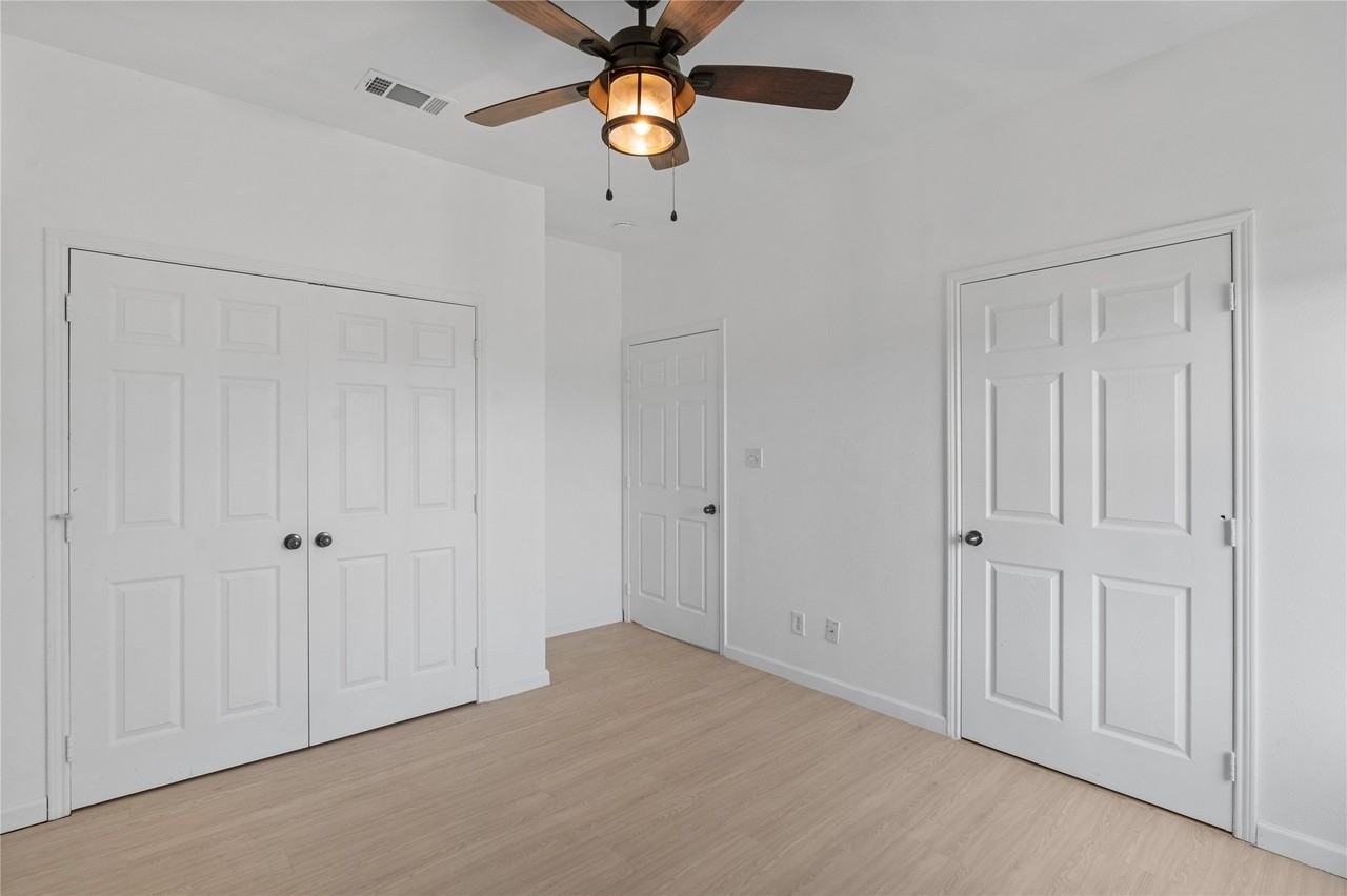 989 Lake Dr - Photo 4 of 13