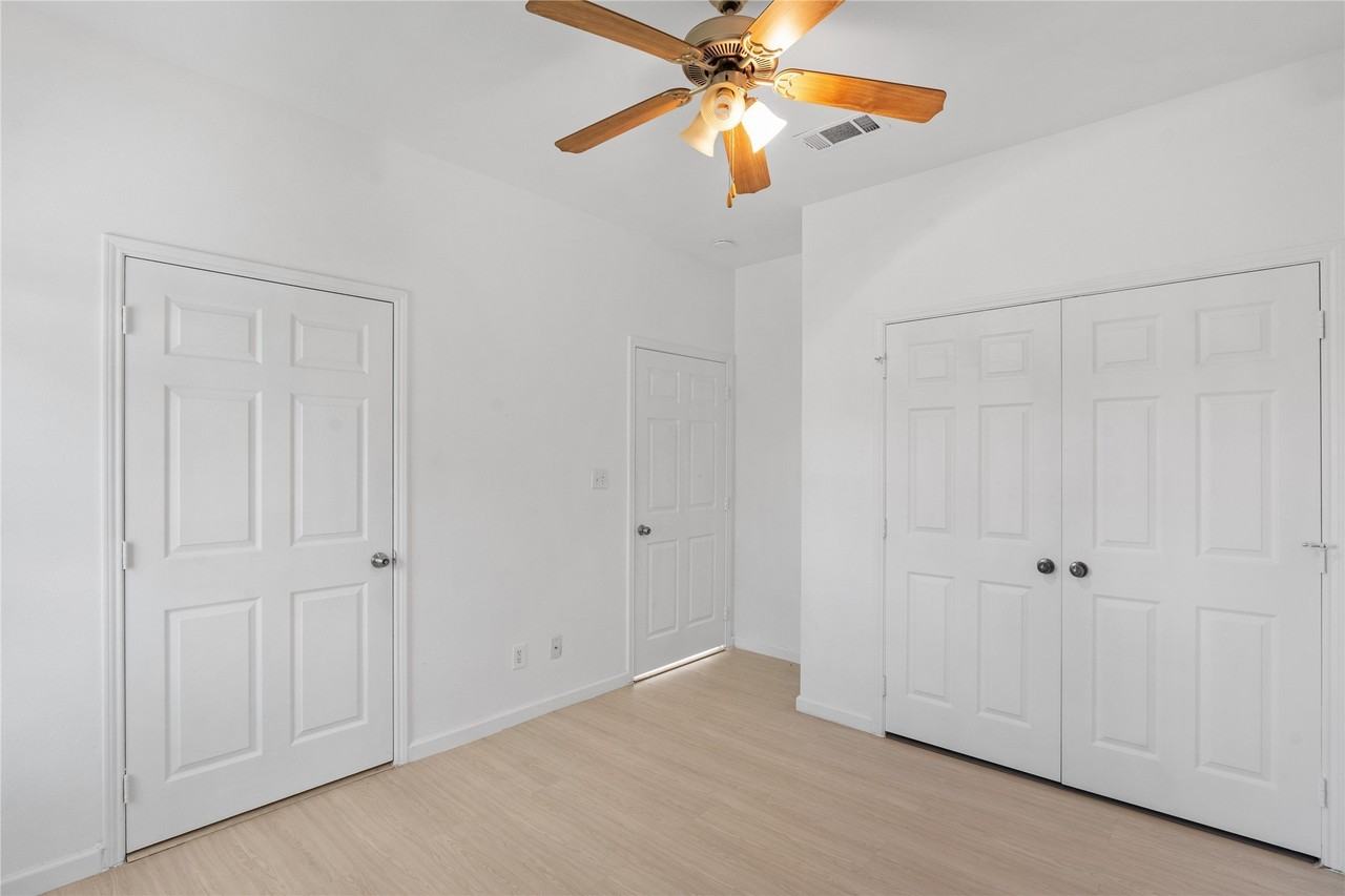 989 Lake Dr - Photo 6 of 13