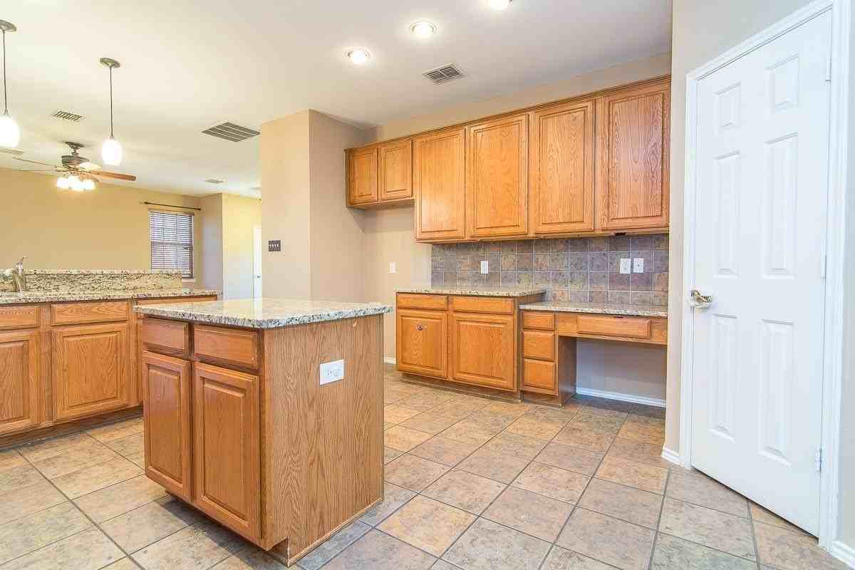 1913 Bradford Pear Sq - Photo 3 of 15