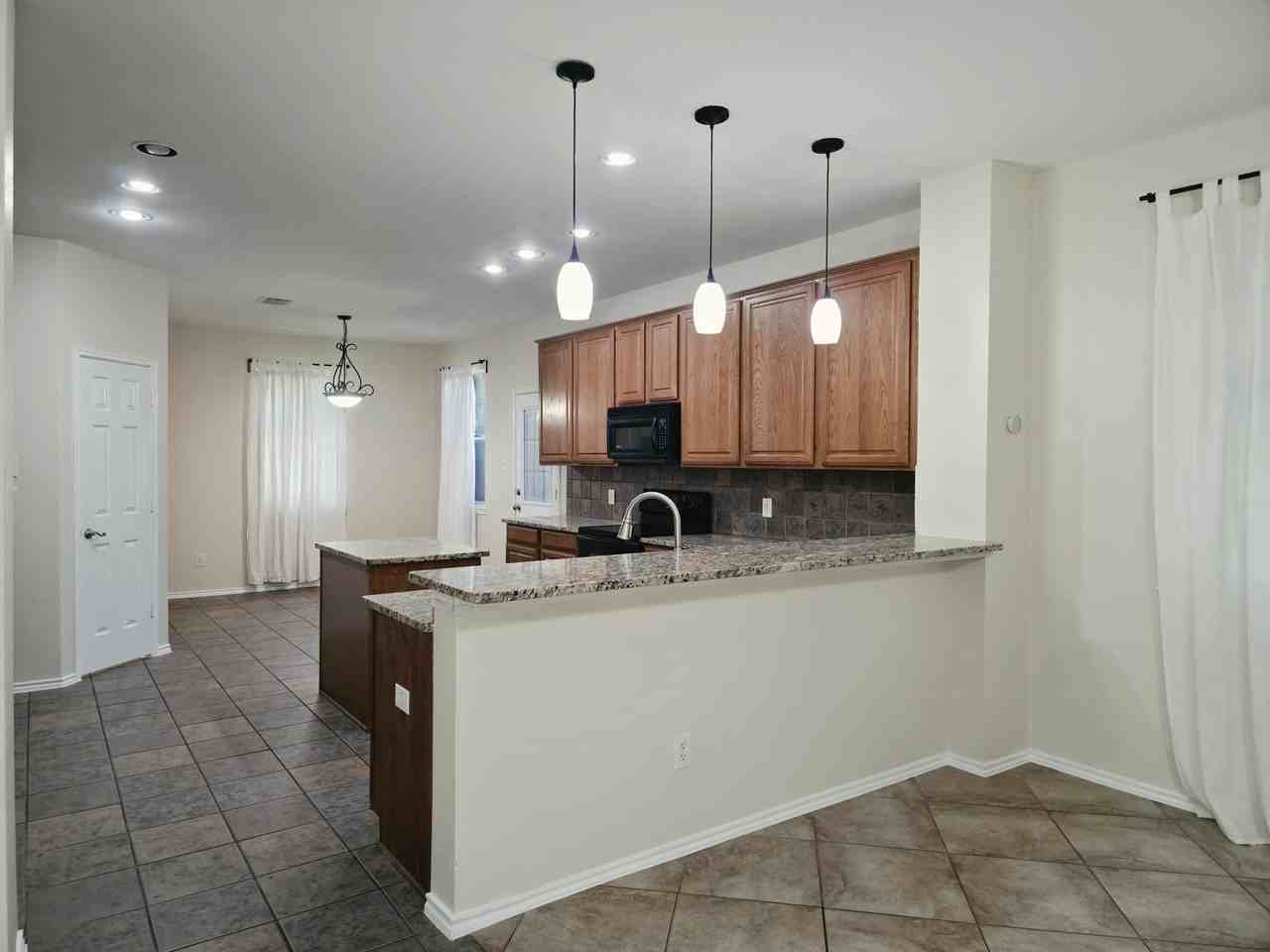 1913 Bradford Pear Sq - Photo 7 of 15