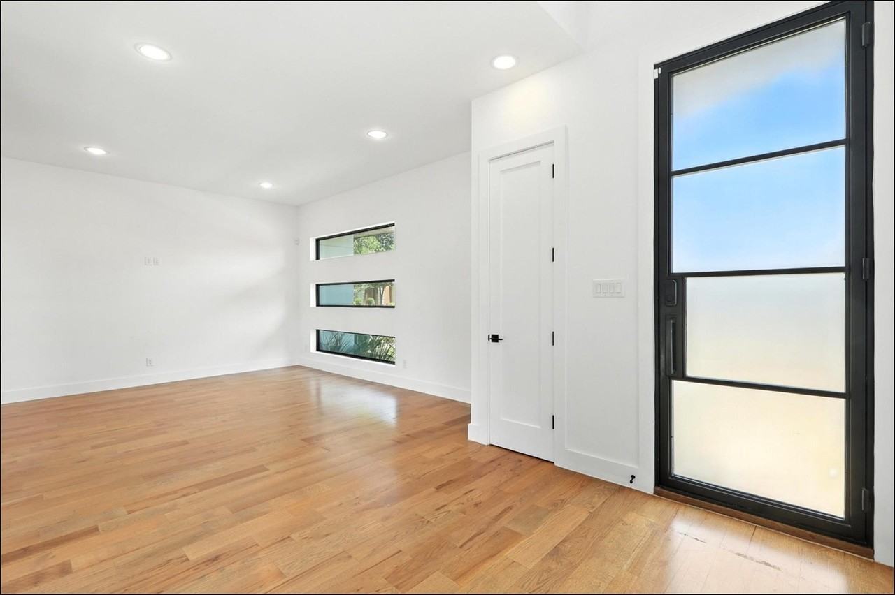 3523 N Versailles Ave - Photo 4 of 40