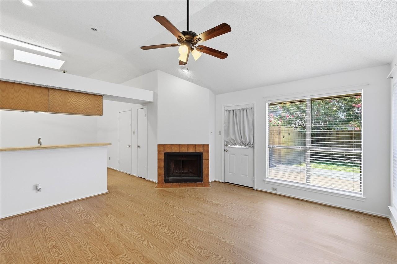 559 Lee Dr - Photo 2 of 16