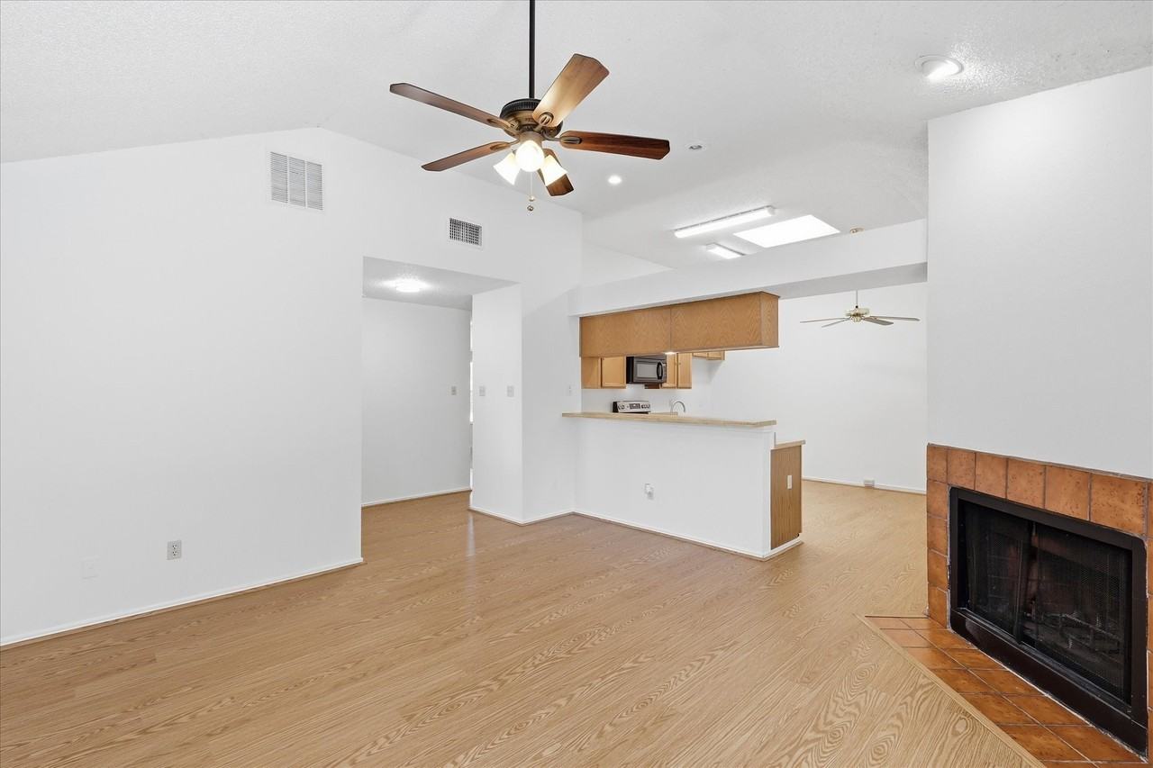559 Lee Dr - Photo 3 of 16