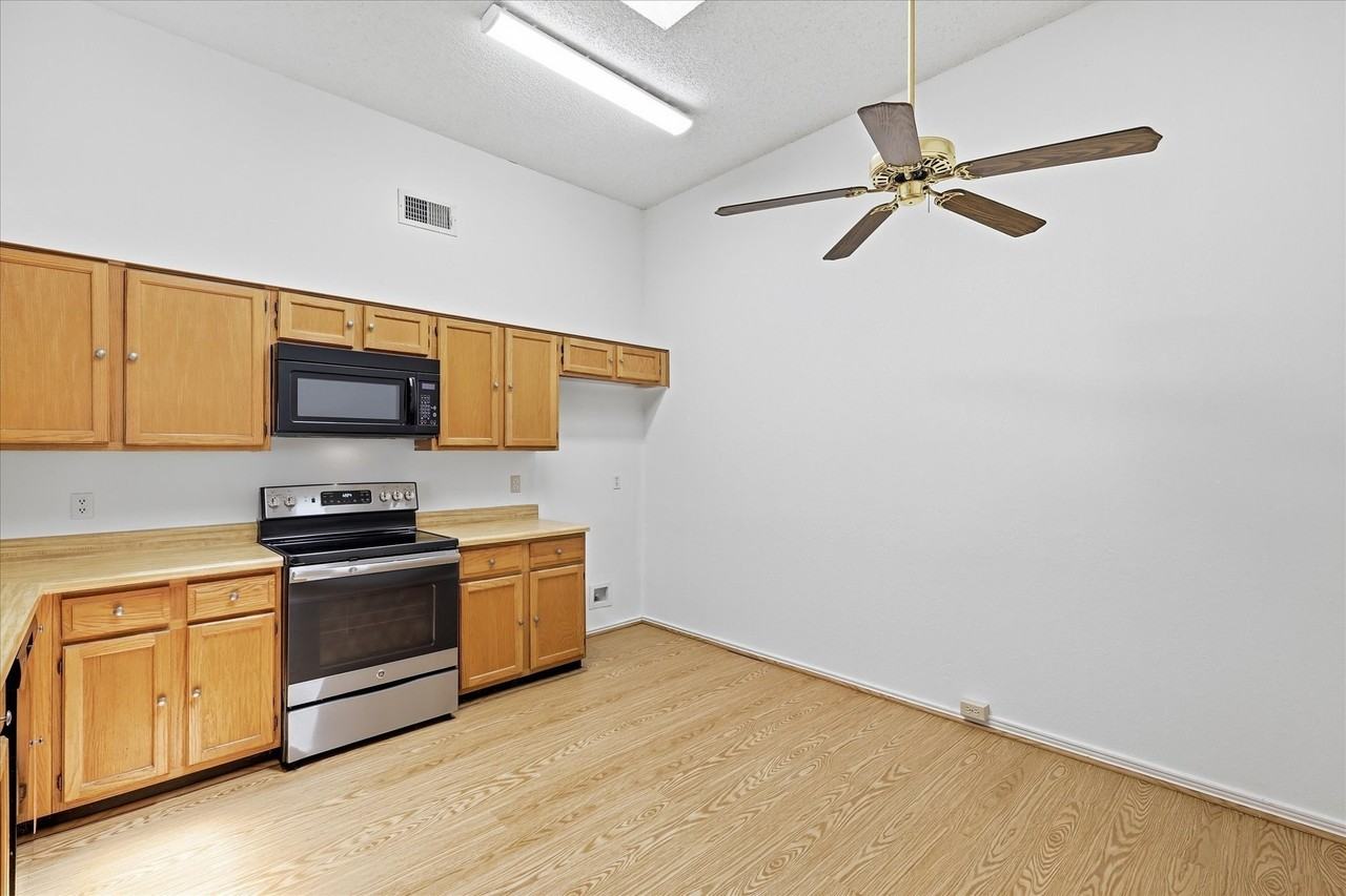 559 Lee Dr - Photo 5 of 16