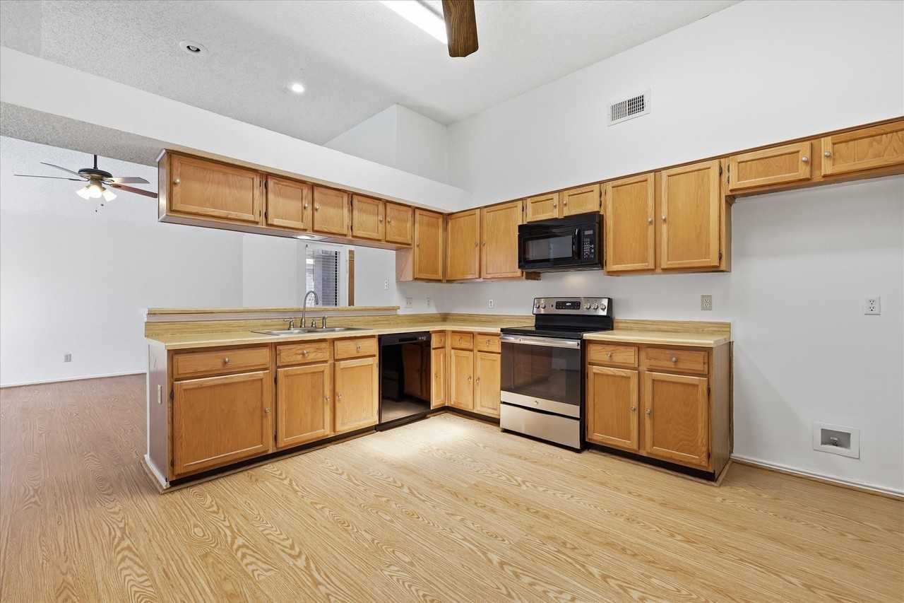 559 Lee Dr - Photo 6 of 16
