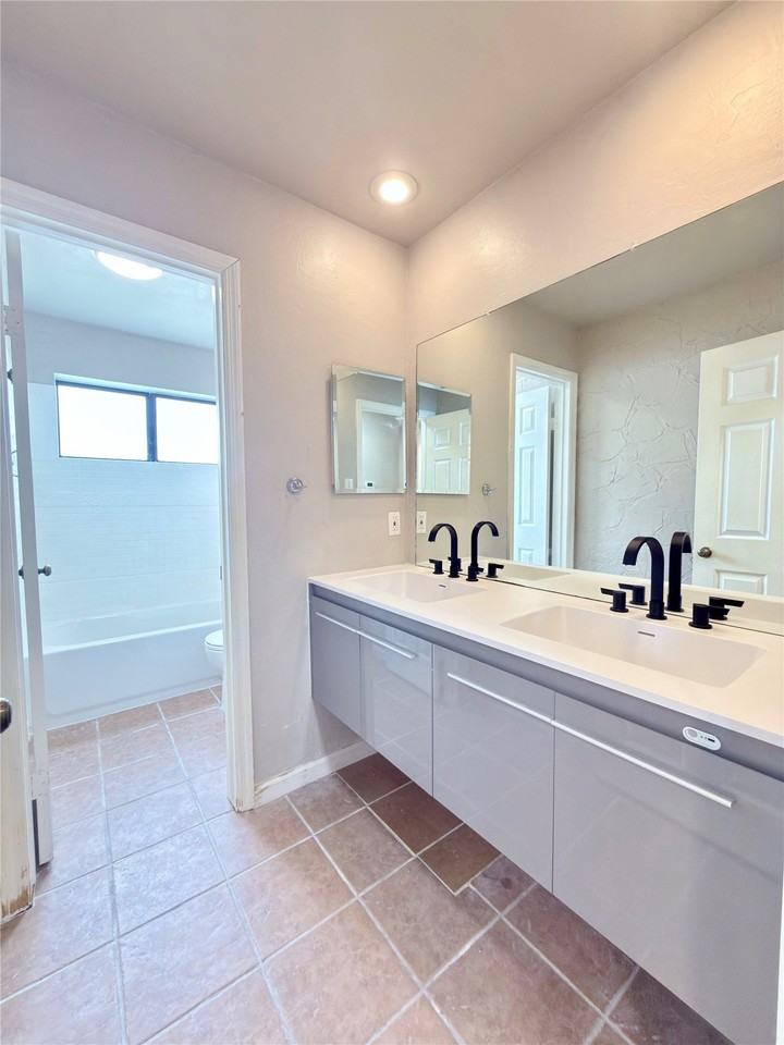 4205 Starboard Trl - Photo 5 of 10