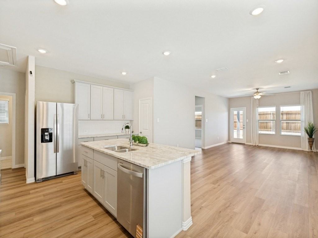 1725 Arches Rd - Photo 5 of 31