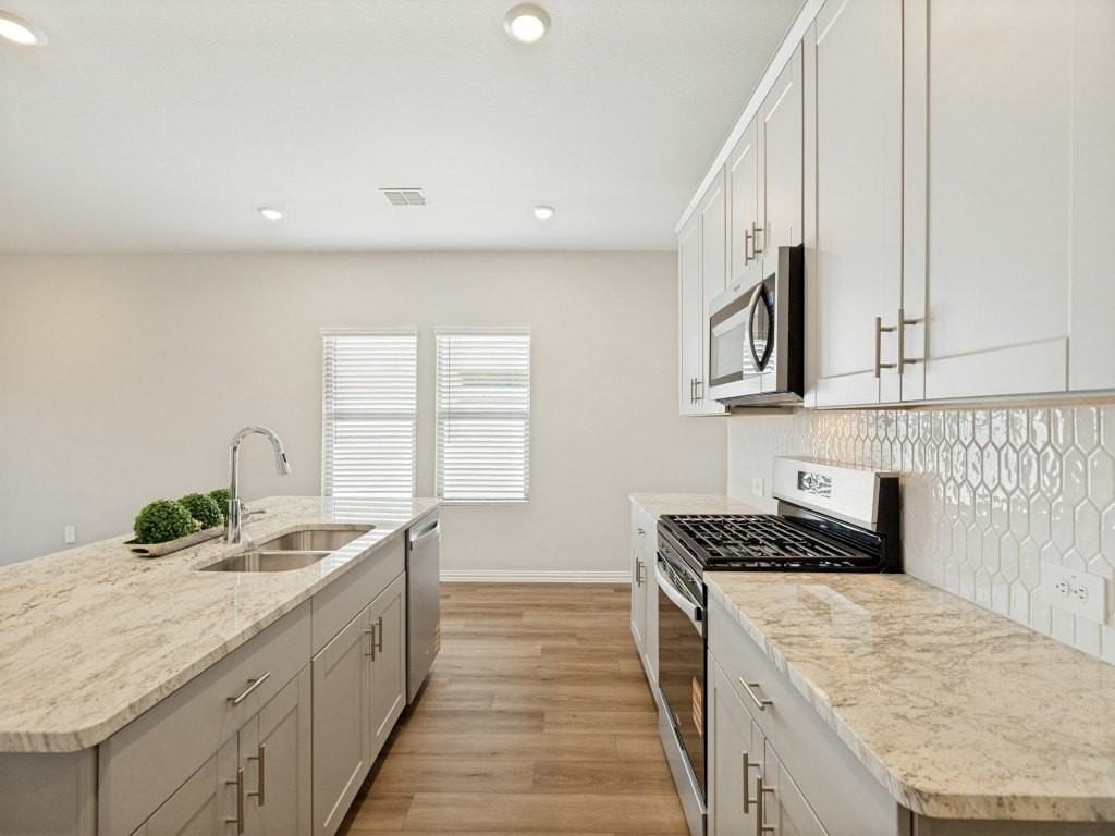 1725 Arches Rd - Photo 7 of 31