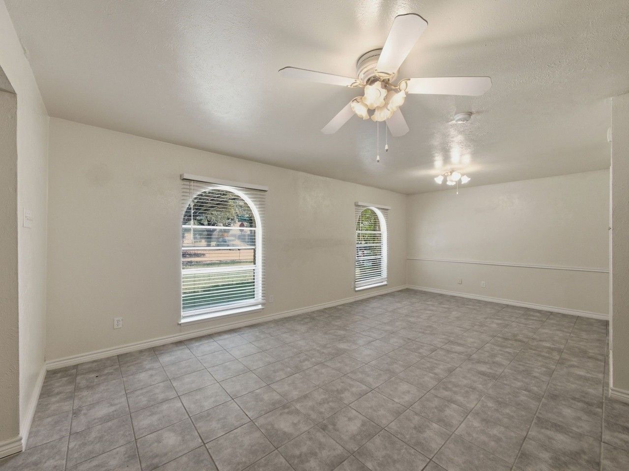 1000 Windy Meadow Dr - Photo 2 of 25