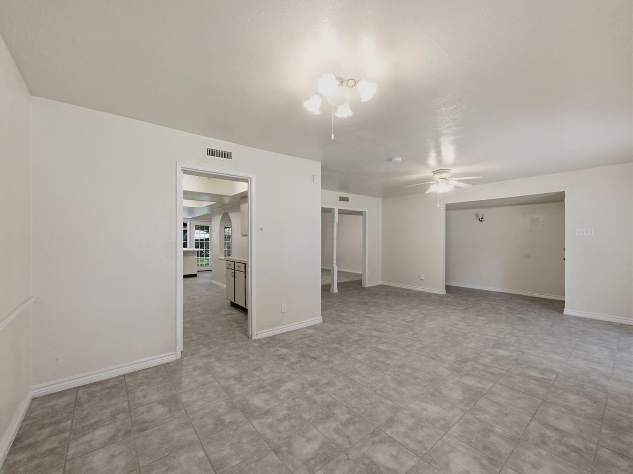 1000 Windy Meadow Dr - Photo 3 of 25