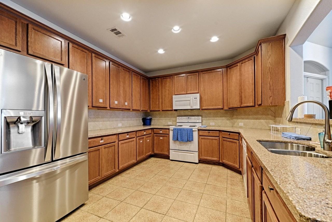 5801 Pinebrook Dr - Photo 5 of 23