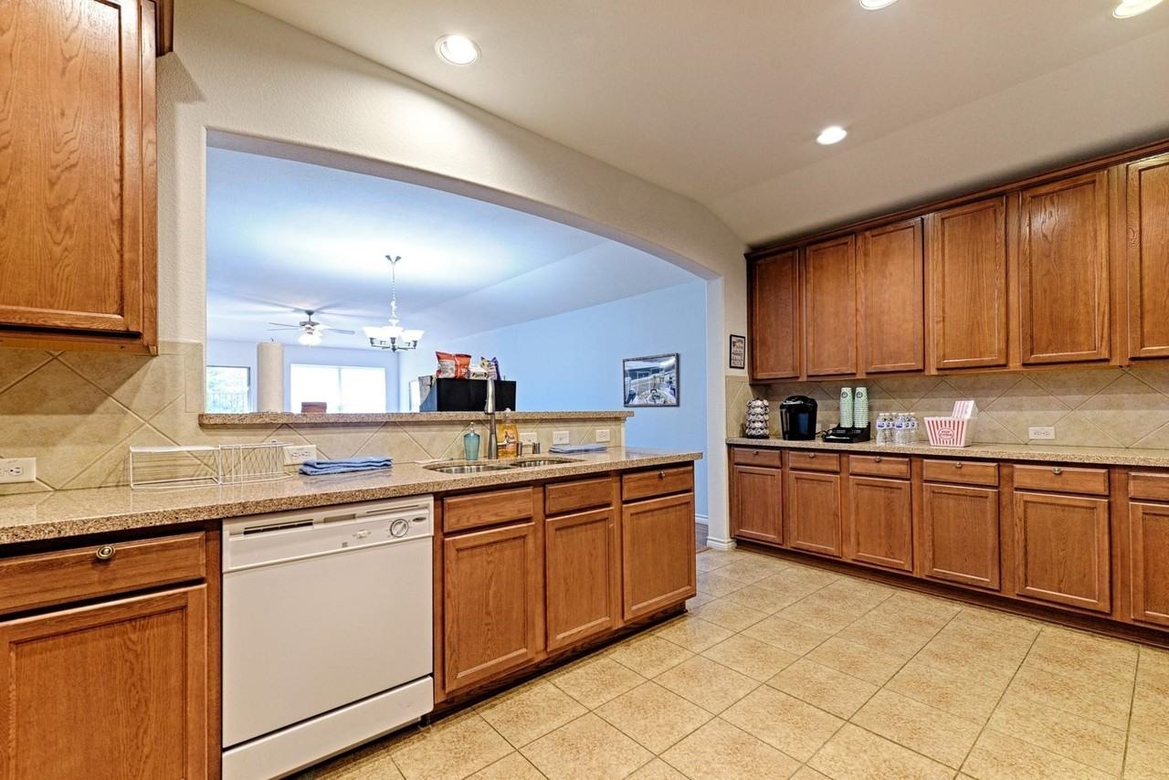 5801 Pinebrook Dr - Photo 6 of 23
