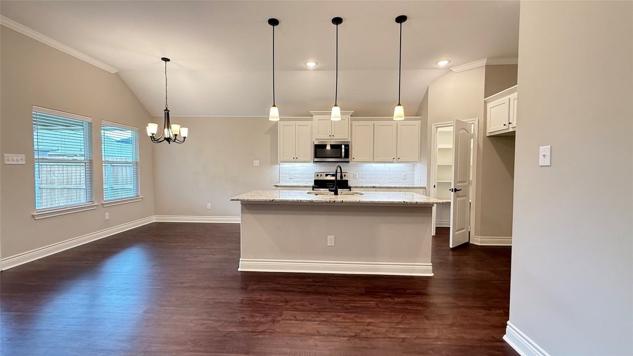 704 Ransom Way - Photo 4 of 23