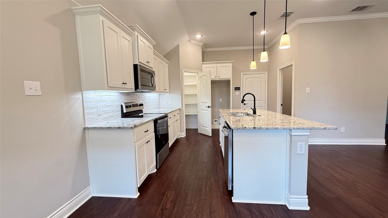 704 Ransom Way - Photo 5 of 23