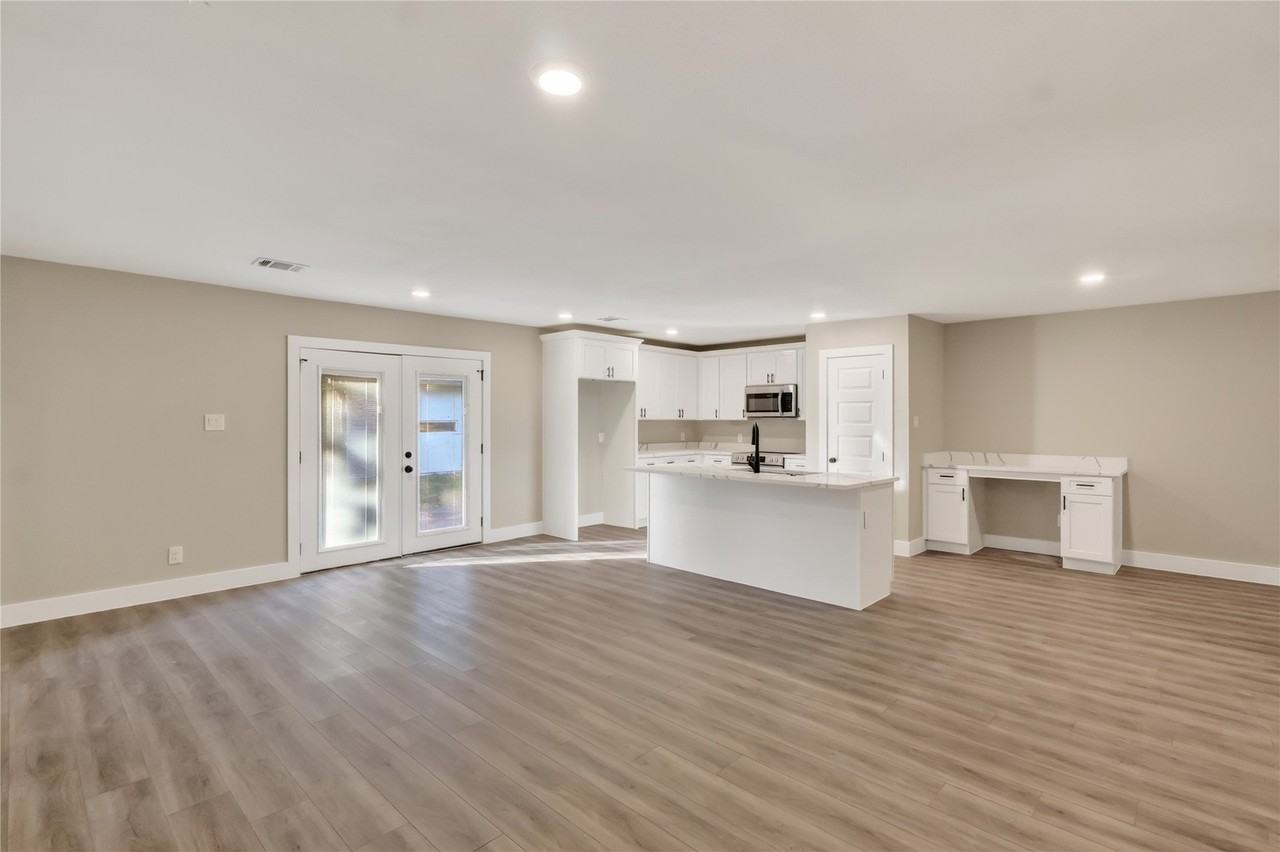 209 W 9th St - Photo 6 of 28