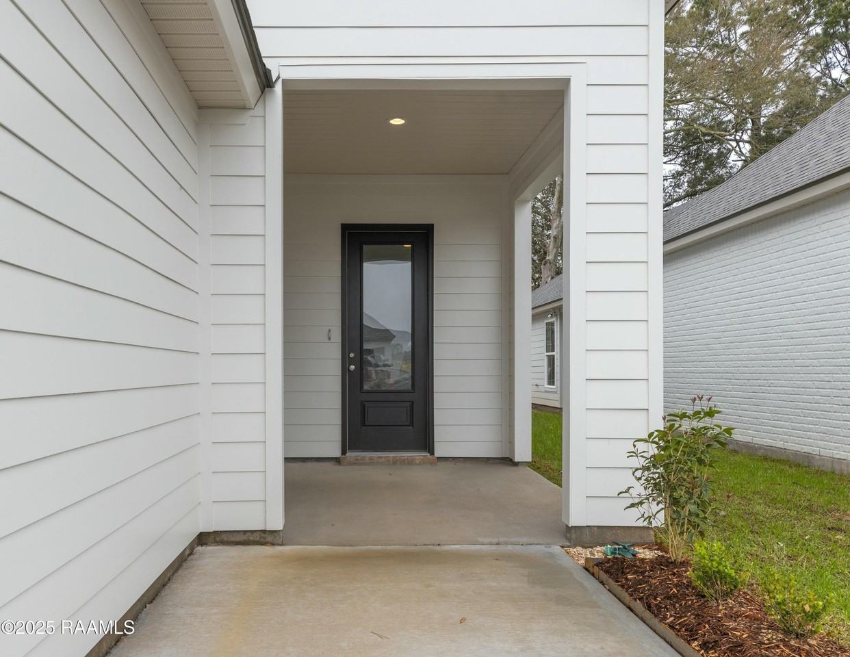 107 Alpine Dr - Photo 2 of 19