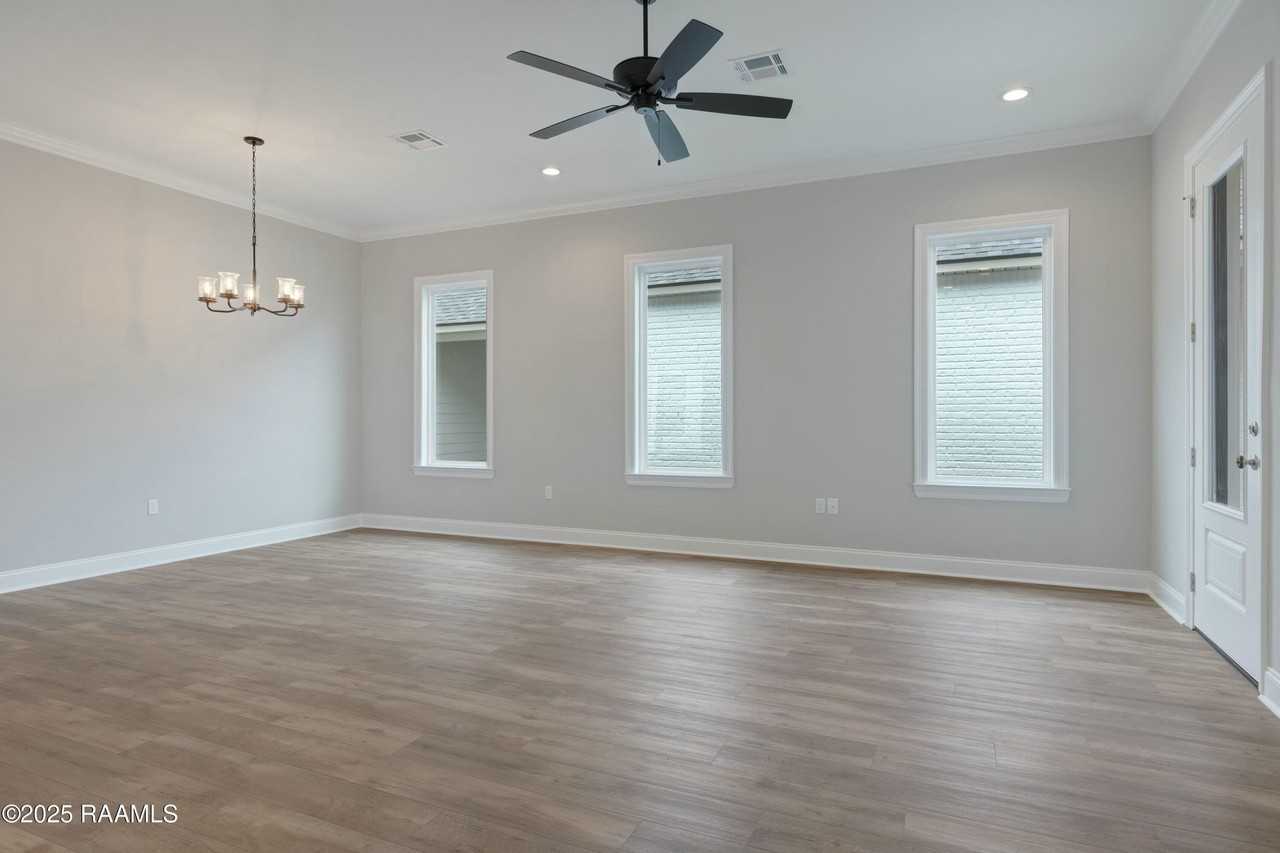 107 Alpine Dr - Photo 4 of 19
