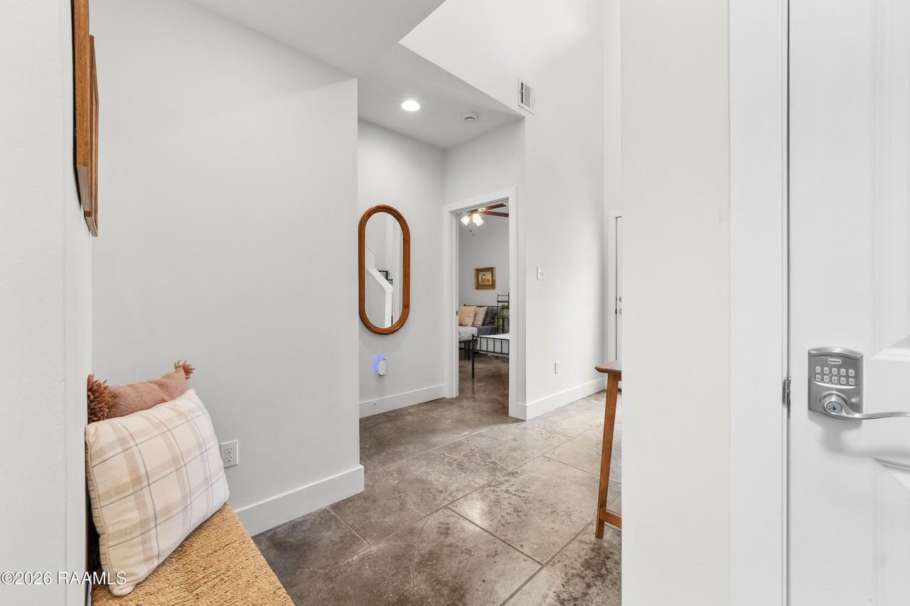 212 Highland Oaks Ln - Photo 6 of 19