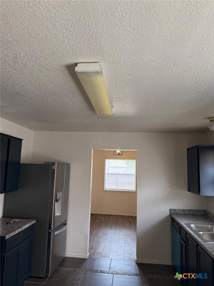 4212 Embers Dr - Photo 5 of 32