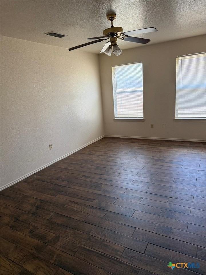 4212 Embers Dr - Photo 7 of 32