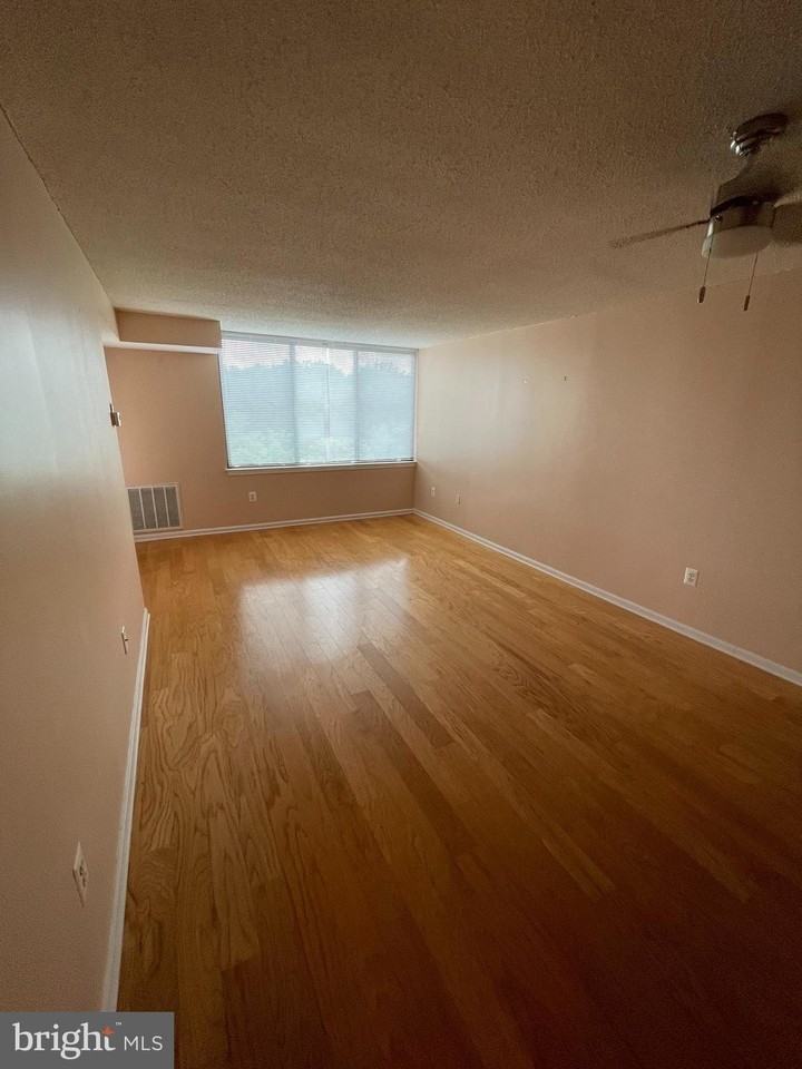 10101 Grosvenor Pl #1119 - Photo 3 of 37