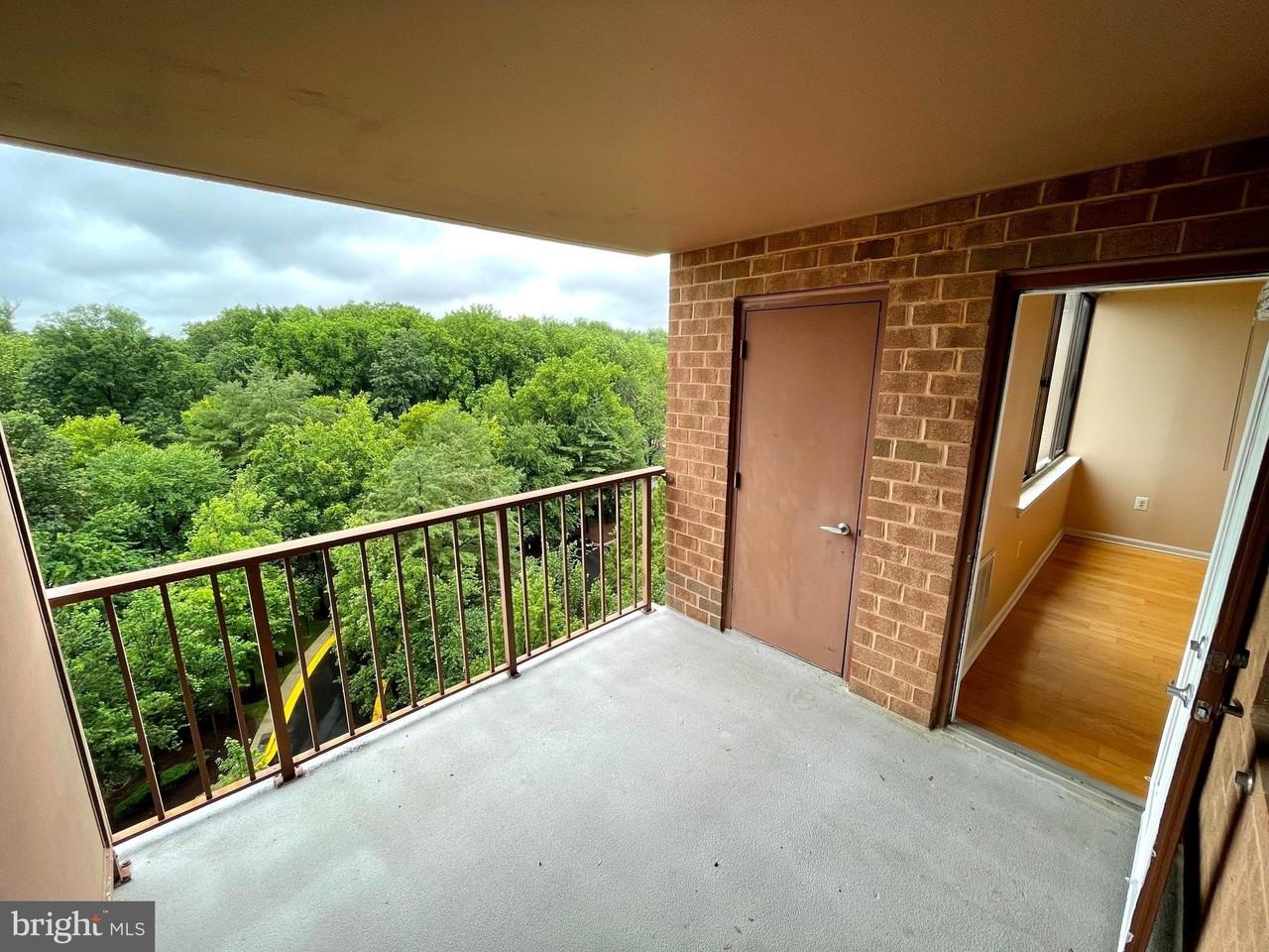 10101 Grosvenor Pl #1119 - Photo 5 of 37