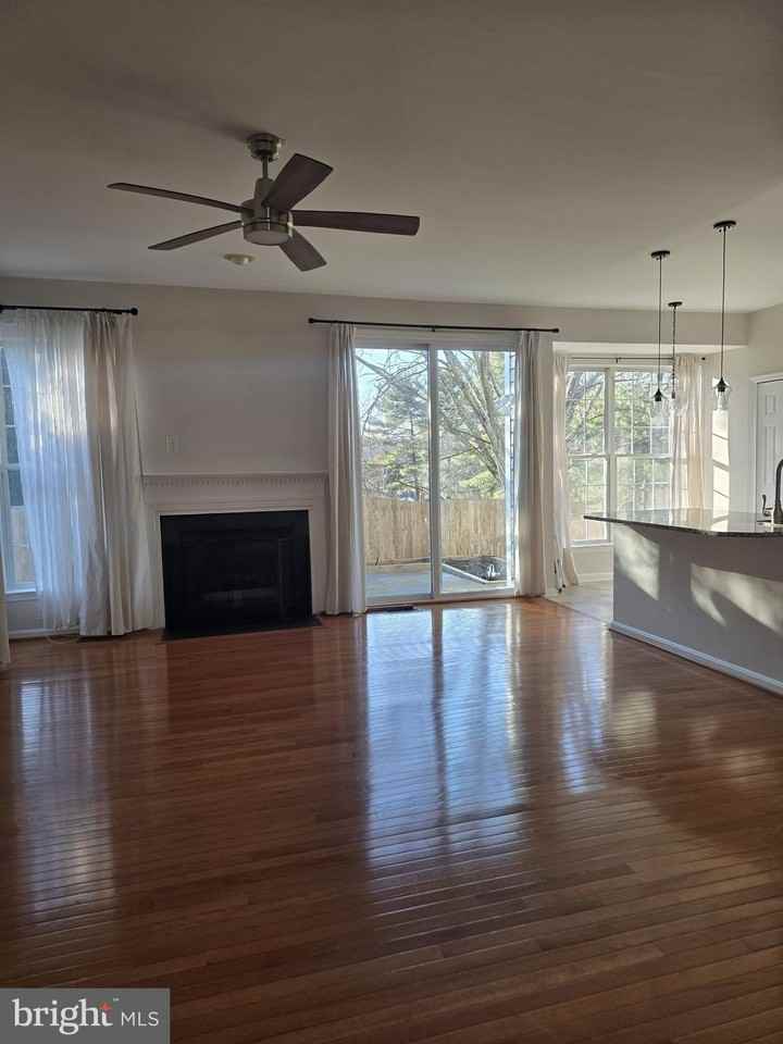 20323 Swallow Point Rd - Photo 3 of 15