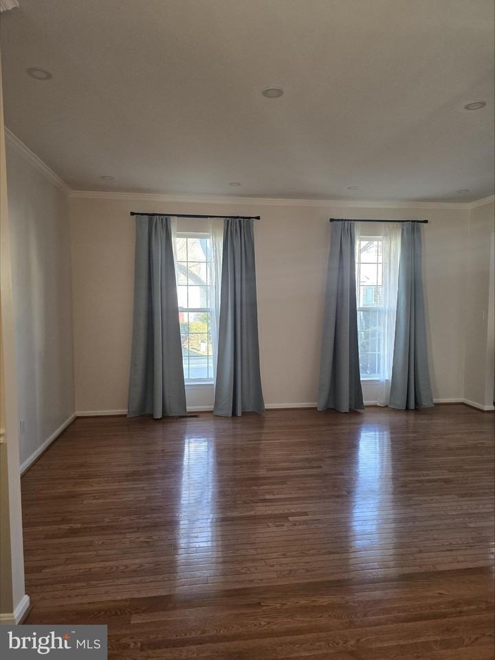 20323 Swallow Point Rd - Photo 5 of 15