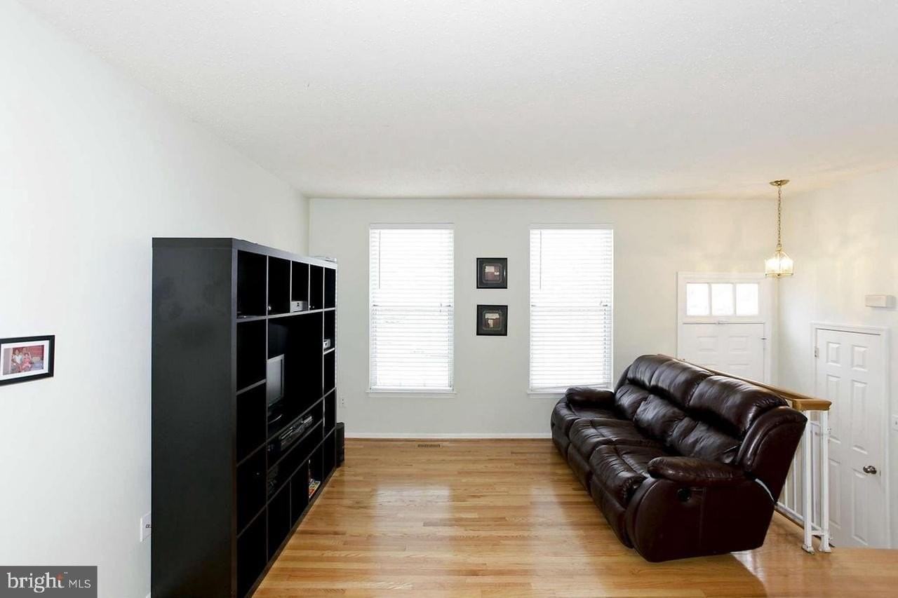 7818 Cloister Pl - Photo 4 of 13