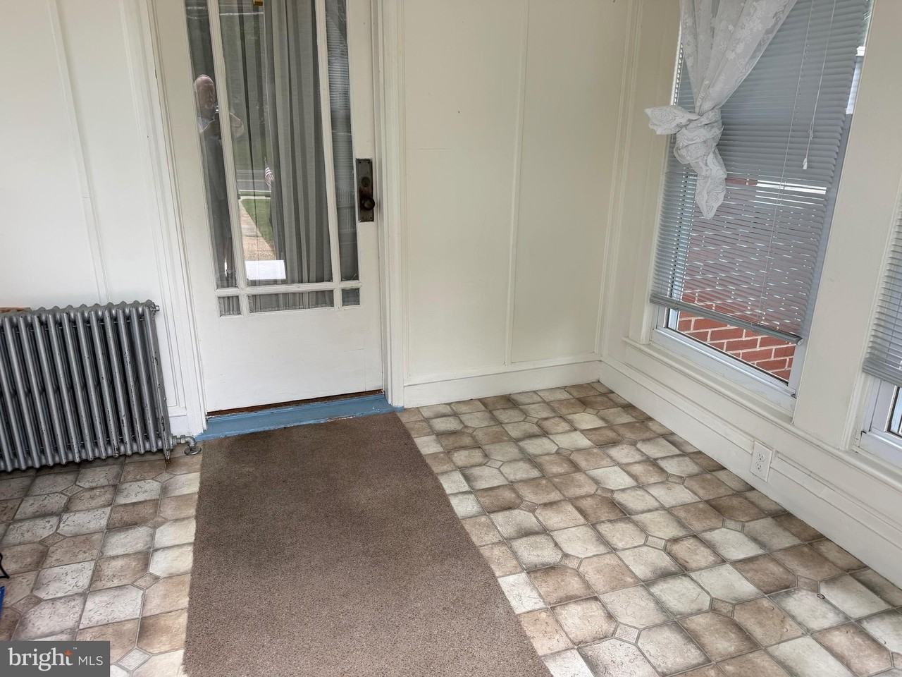 202 Main St - Photo 2 of 16