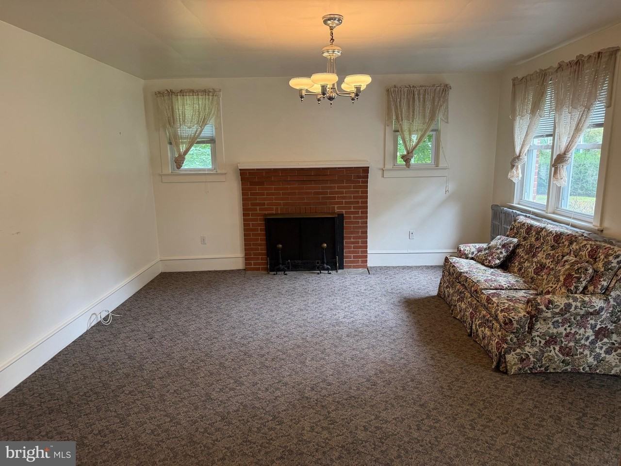 202 Main St - Photo 4 of 16