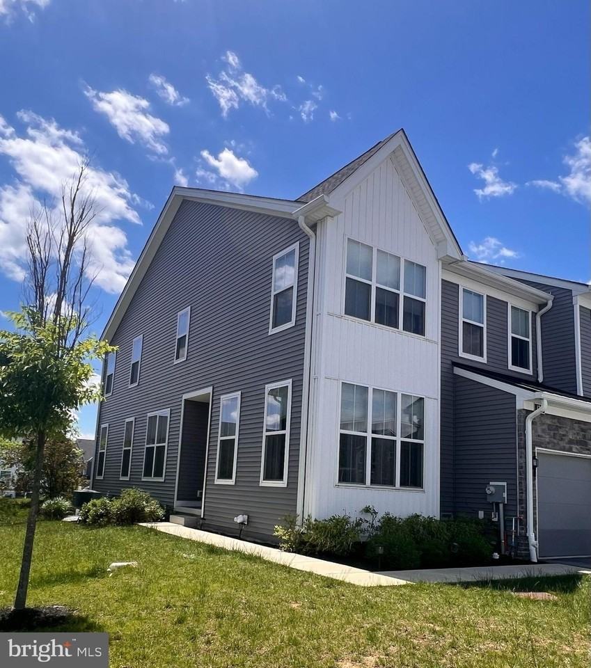130 Ginkgo Ln