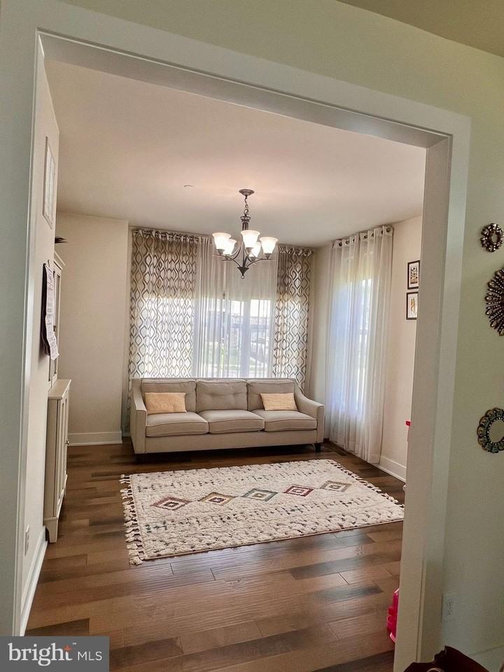 130 Ginkgo Ln - Photo 5 of 17