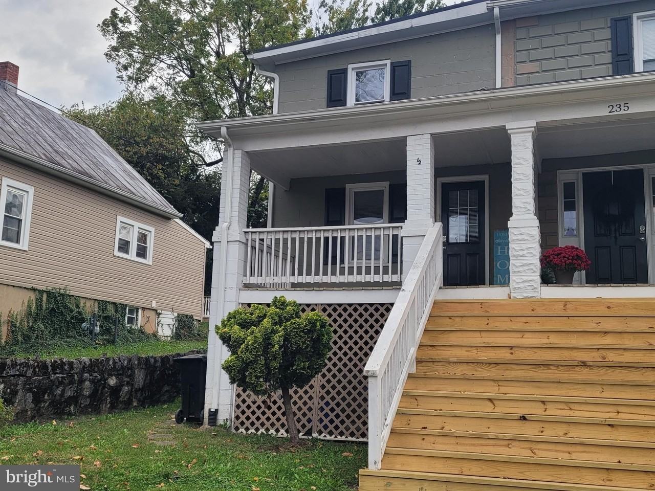 235 Millwood Ave - Photo 2 of 24