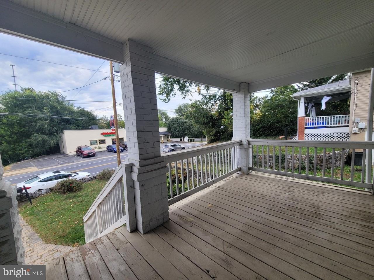 235 Millwood Ave - Photo 4 of 24