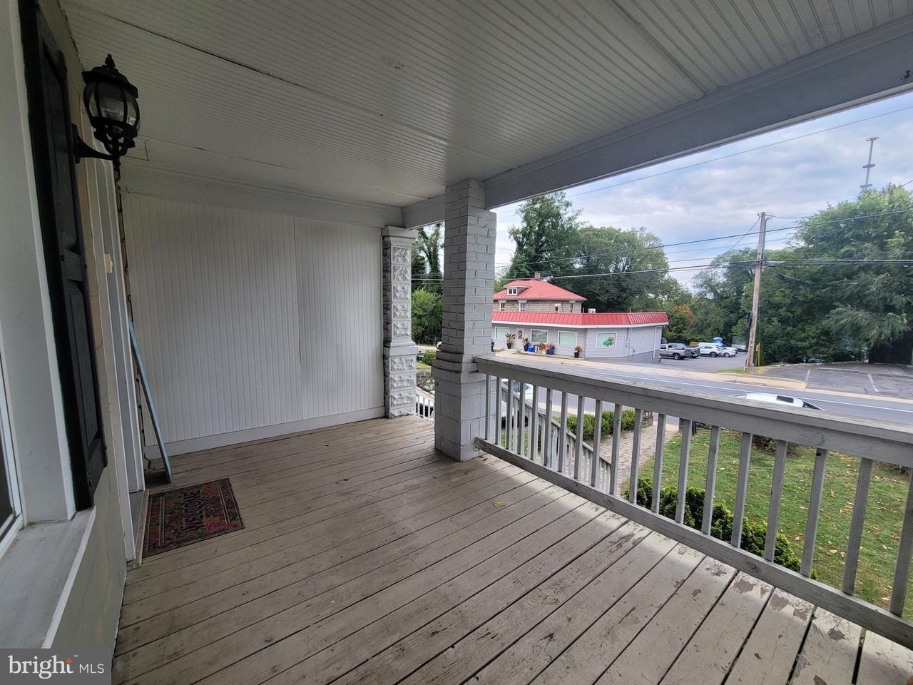 235 Millwood Ave - Photo 5 of 24