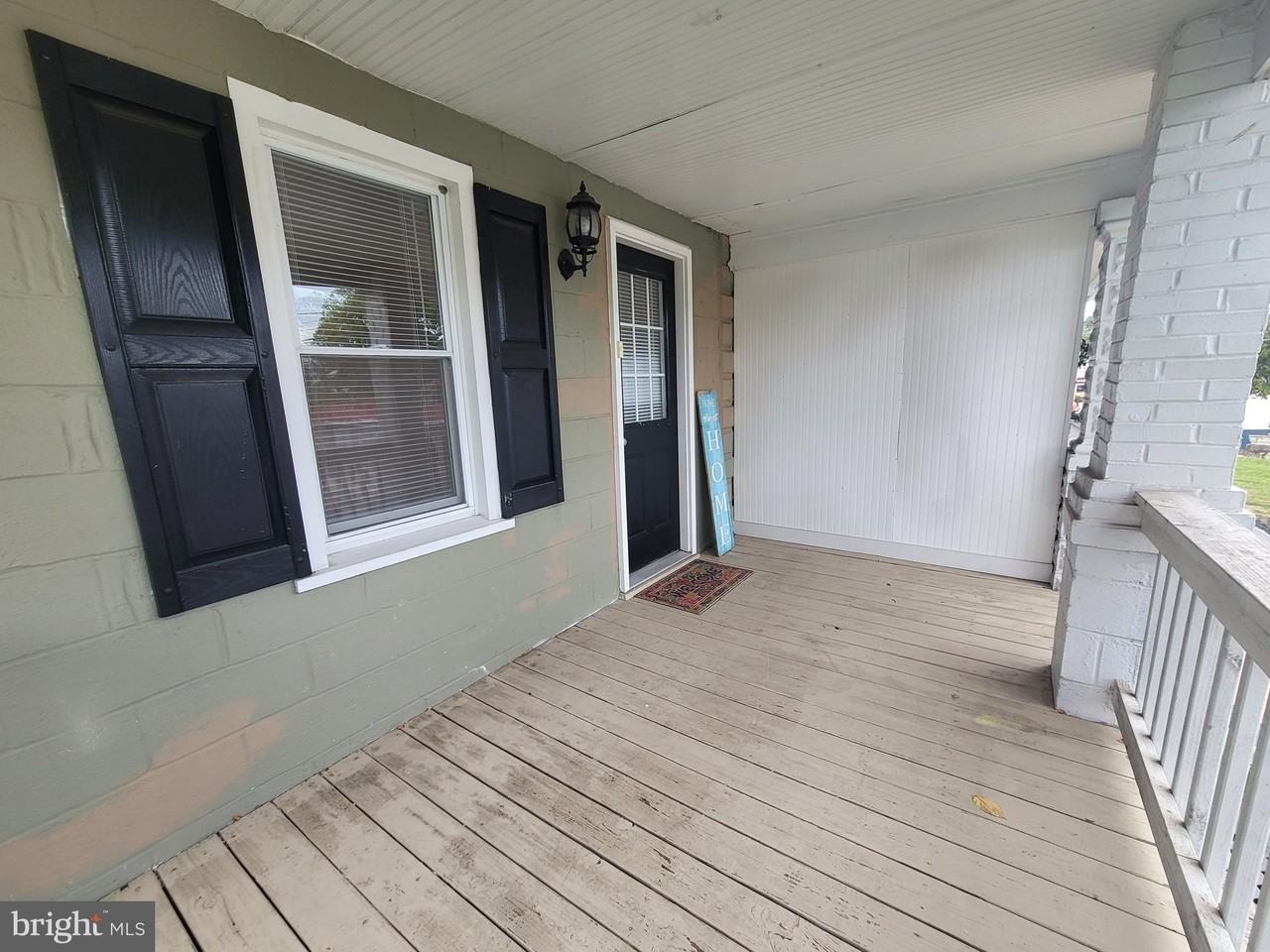235 Millwood Ave - Photo 6 of 24
