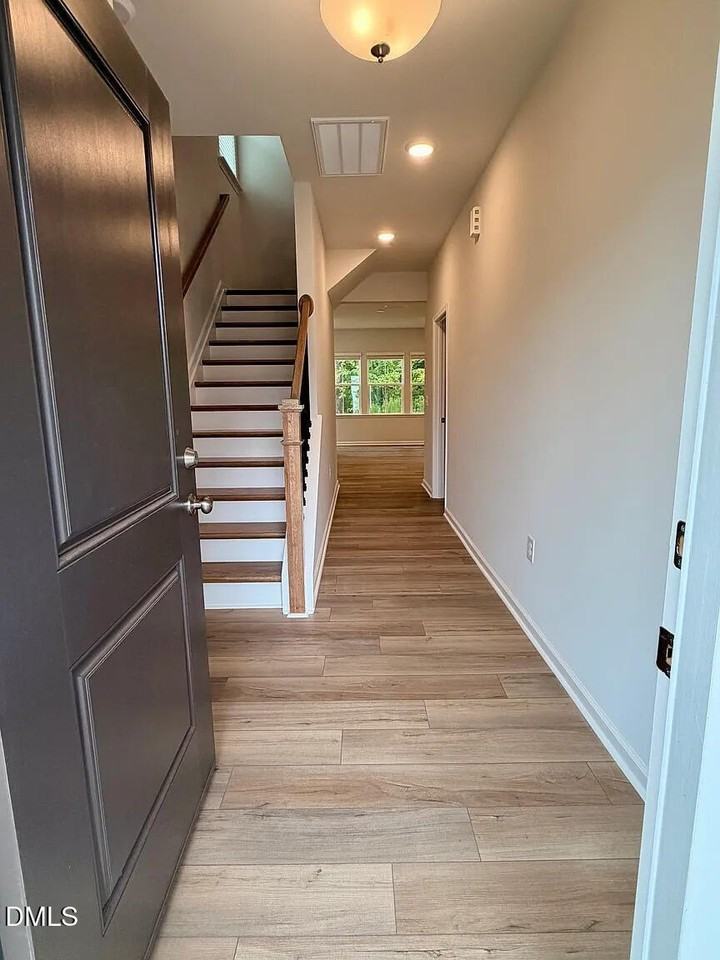 215 Broomside Ave - Photo 3 of 24