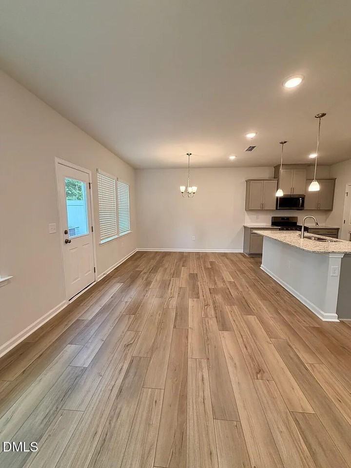 215 Broomside Ave - Photo 4 of 24
