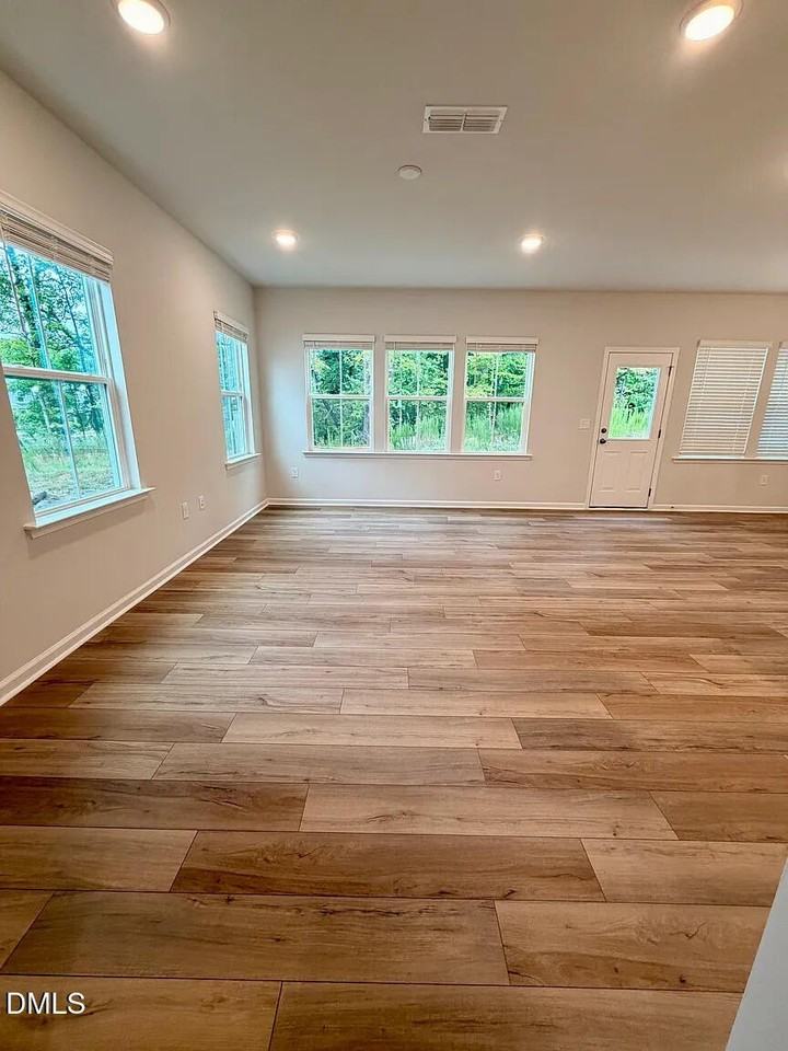 215 Broomside Ave - Photo 5 of 24